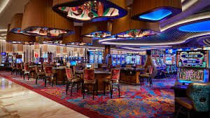 333slot APP Live Casino နှင့် Slots ကို မိုဘိုင်းဖုန်းဖြင့် ကစားနေသော မြန်မာ ကစားသူ မြင်ကွင်း